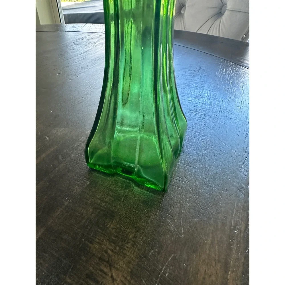 Green Glass Bud Vase Square Base Trumpet Top Elegant Home‎ Decor Europa EUC